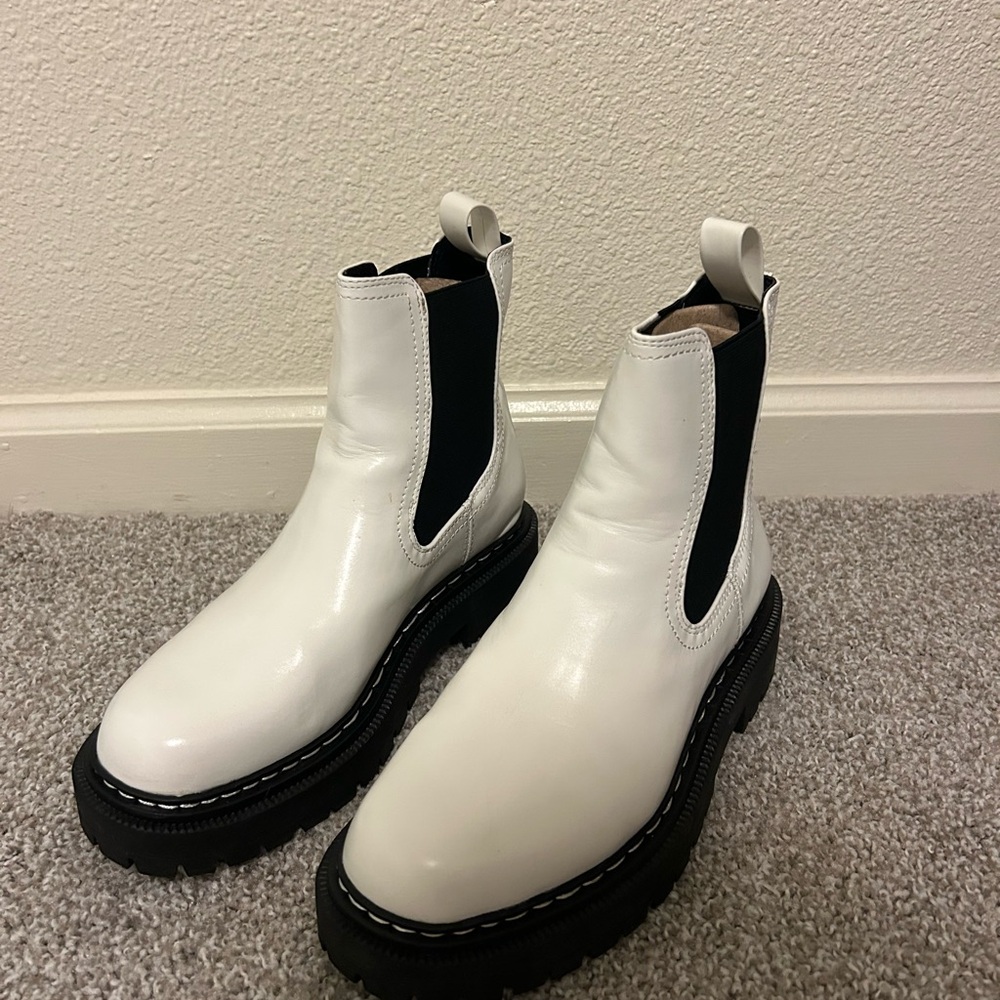 Circus by Sam Edelman White Effie Faux Leather Round Toe Chelsea Boots